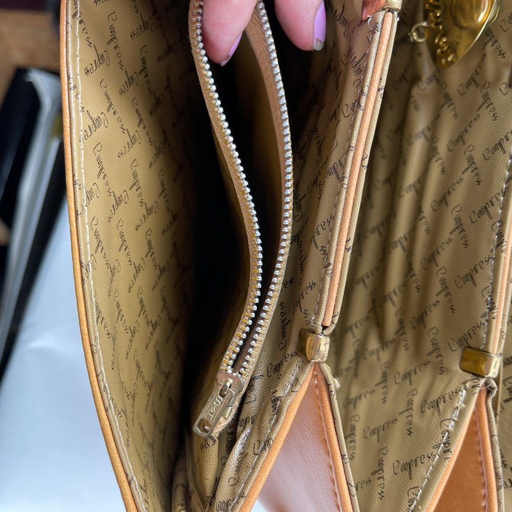 Vintage 1960s Empress Shoulder Handbag, Multiple Interior Dividers, Tan - Picture 12 of 14